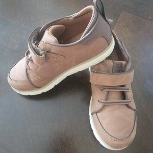 Boys shoes